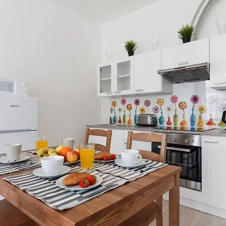 Apartment Brand New And Sunny Apt. With Netflix Prag