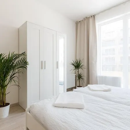 Brand New And Sunny Apt. With Netflix Apartment Prag