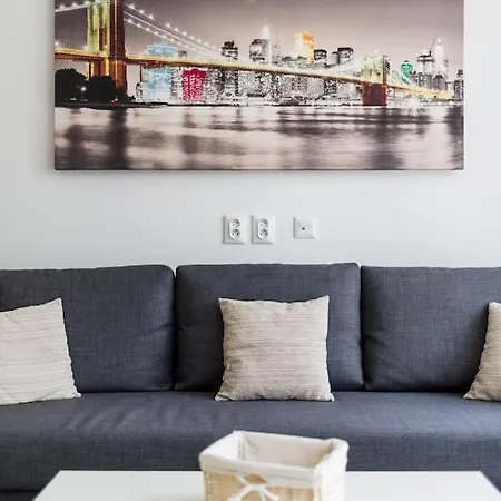 Apartment Brand New And Sunny Apt. With Netflix