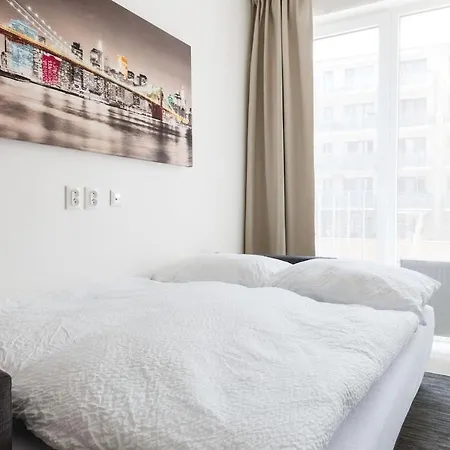 Apartment Brand New And Sunny Apt. With Netflix Prag