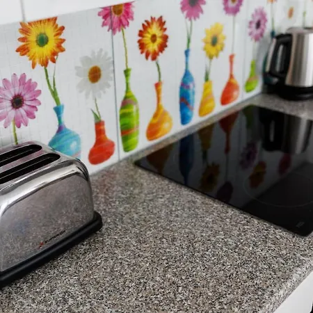 Brand New And Sunny Apt. With Netflix Apartment Prag