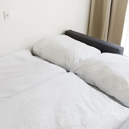 Apartment Brand New And Sunny Apt. With Netflix *