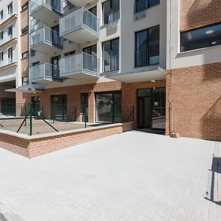 Brand New And Sunny Apt. With Netflix *