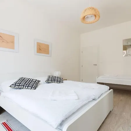 Brand New And Sunny Apt. With Netflix Apartment *