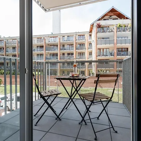 Apartment Brand New And Sunny Apt. With Netflix *