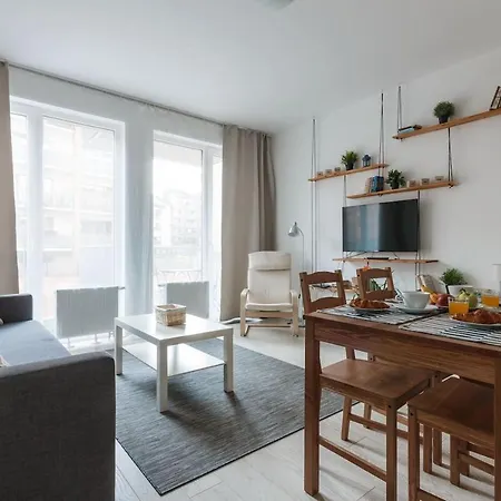 Brand New And Sunny Apt. With Netflix