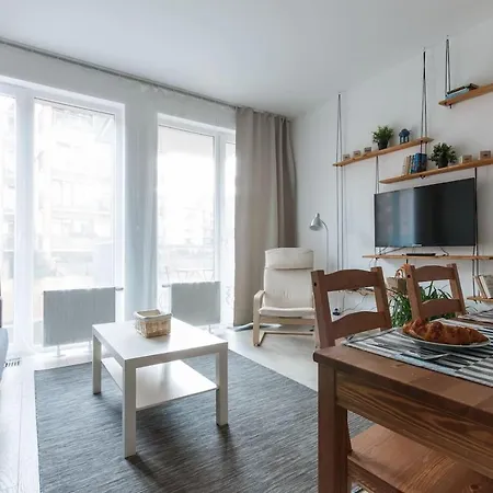 Brand New And Sunny Apt. With Netflix *